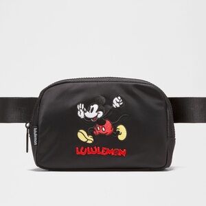🆕 LULULEMON X DISNEY Everywhere Belt Bag 1L Mickey in Motion Graphic Black NWT